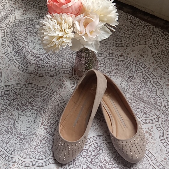 NWOT New Directions studded flats - Picture 9 of 15